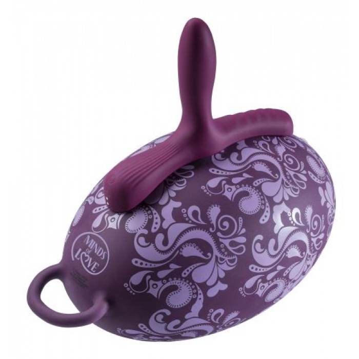 MINDS OF LOVE RIDING PILLOW - Image 6